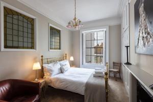 Beach View: Stunning sea view & balcony apartment