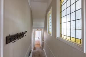 Beach View: Stunning sea view & balcony apartment