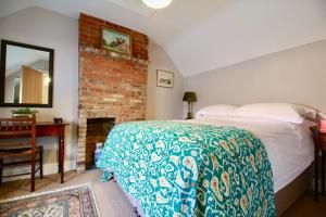 14th century Rose cottage, Centre of Alfriston By Air Premier