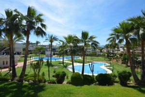 StayatSas Marbella, close to the beach, large 80 m2 terrace, large swimming pools, parking included, 10 minutes from the centre