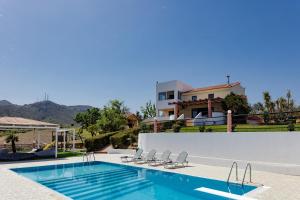 Superb villa,with amazing seaviews & huge pool!