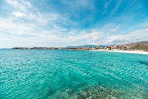Beach apartment 2 minutes on foot Marija, cozy sea view balcony garage
