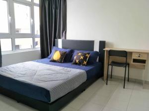 Enjoy the sunset @ Bright mesahill condo