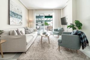 Sensational and Exotic 3-Bedroom Retreat in Nueva Andalucia with a Palm Garden