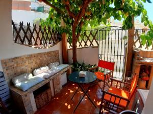 EL DESCANSO DEL FARO. THE LIGHTHOUSE RETREAT