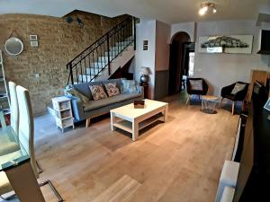 EL DESCANSO DEL FARO. THE LIGHTHOUSE RETREAT