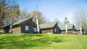 Namelis ant Vilnojos ežero kranto