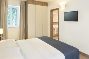 Premium Sea Side Two - Bedroom Apartment room in Villas Srebreno
