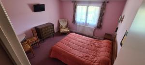 Hotels Le VAL du CANTAL : Chambre Double avec Salle de Bains Privative