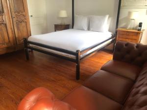 B&B / Chambres d'hotes Suite Petite -Nice - 4 SAISONS - Piscine Chauffee Toute l'annee -SPA- JACUZZI -MASSAGE- SAUNA - POOL VIEW- Heated Pool 800m city centre Nyons : photos des chambres