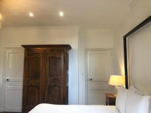 B&B / Chambres d'hotes Suite Petite -Nice - 4 SAISONS - Piscine Chauffee Toute l'annee -SPA- JACUZZI -MASSAGE- SAUNA - POOL VIEW- Heated Pool 800m city centre Nyons : photos des chambres