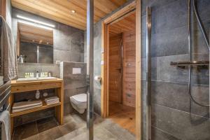 Chalets Madame Vacances Chalet Woodpecker : photos des chambres