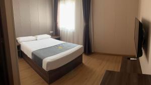 Double Room room in OYO Hotel Nueva Europa