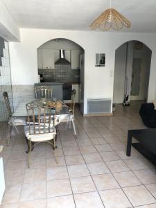 T2 SAUSSET PROCHE DE LA MER