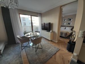Beige MOOD City Apartment