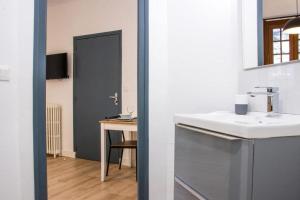 Appartements Le Carnot, a 50m de la gare de Poitiers ! : photos des chambres