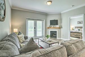 Community Pool Access! Dtwn Pigeon Forge Condo