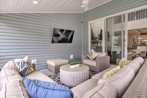 3 Mi to Bethany Beach Townhome with Fire Pit