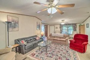 Greers Ferry Getaway with Deck and Lake Access! - Prim