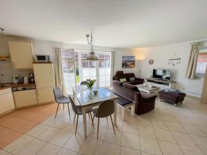 Holiday Home Friesenperle by Interhome