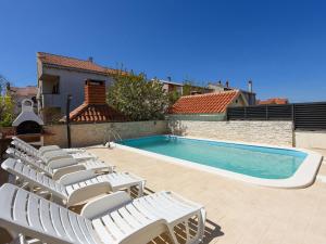 Holiday Home Jure by Interhome