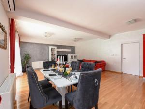 Holiday Home Jure by Interhome