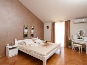 Holiday Home Jure by Interhome
