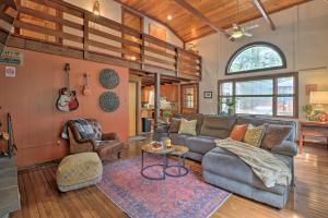 Deck and Fire Pit Cozy Pocono Mountain Home