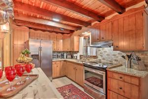 Deck and Fire Pit Cozy Pocono Mountain Home