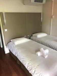 Hotels The Originals Access, Hotel Foix (P'tit Dej-Hotel) : Chambre Quadruple