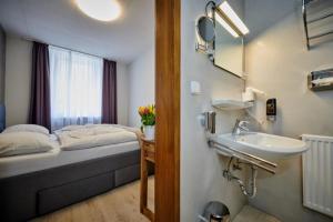 Double Room with Shared Toilet room in Hotel Giamas