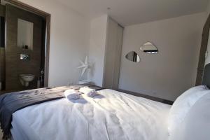 Maisons de vacances Luxueux DUPLEX avec PISCINE- JARDIN- BALCON : photos des chambres