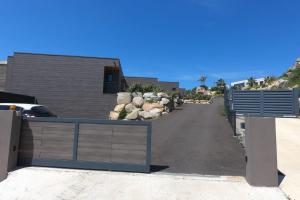 Maisons de vacances Luxueux DUPLEX avec PISCINE- JARDIN- BALCON : photos des chambres