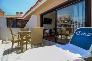 Apartment on top floor with heated pool in Golf del Sur