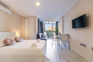 Sun Coast Benalmádena -- Superb studio with 4 pools, gardens & breakfast