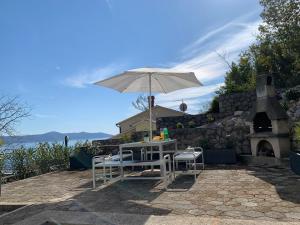 Apartments near the beach, with terraces and seaview at House B.