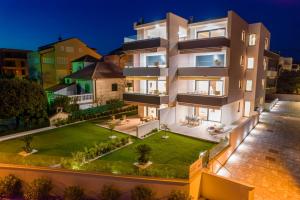 Apartments Mandre II 