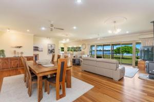 Island Getaway - Waterfront near Yamba