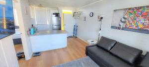 Sky High on Arundel - central Fremantle apartment