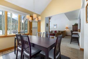 1610 Quicksilver Condo