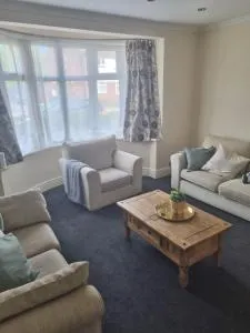 Lovely residential home 2 bed apartments - Goodmayes
