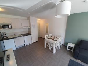 Appartements L'Arbousier - Piscine & climatisation : photos des chambres