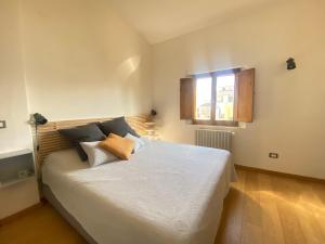 Giglio Apartment by Mamo Florence