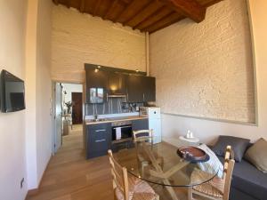 Giglio Apartment by Mamo Florence