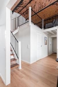 Historical Loft with Sauna & Free Parking, Hosts up to 7 guests