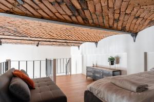 Historical Loft with Sauna & Free Parking, Hosts up to 7 guests