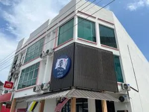 Knight Alley Hotel - Kampong Ulu Jepai