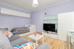 Sunny Przymorze Apartment by Renters