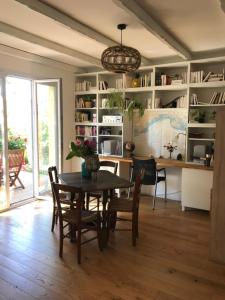 Maison au bord de létang de Thau- Sète