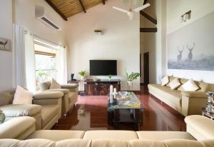 SaffronStays Meadowbrook, Panvel - pet-friendly villa near Karnala Bird Sanctuary